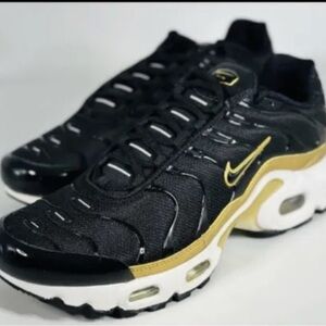 Nike Kids Black and Gold Sneakers